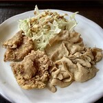 麺房たぬきや - 【たぬき定食(750円/税込)】から揚げ(鶏もも肉)としょうが焼き