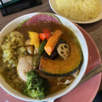 Cafe de Spice - 骨付きチキンと野菜のスープカレー 1500円