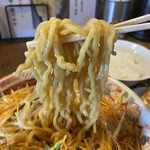 麺屋 みそいち - 麺は中太縮れ麺