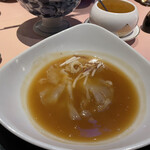 中国料理 旬輝 - フカヒレランチのフカヒレ。身もでかくて餡掛けはご飯にかけて食べます。