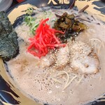 天龍ラーメン - ラーメン　紅生姜、からしたかな、ゴマのせ