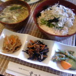 穀菜茶房 玄結び - 納得・おくら・とろろ丼