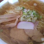 そば処　八千代 - 料理写真:ラーメン大盛は100円増しの700円。