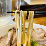 中華そば 白華楼 - ラーメン　麺アップ