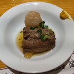 牛たん料理 閣 電力ビル店 - 牛タンの煮込み(お通し)