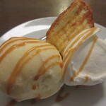 小さな街の食堂 cafe MISTY - セットのデザートは、シフォンケーキとバニラアイス盛り合わせ