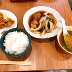 明宝 - 料理写真:酢豚定食　¥1100