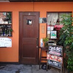 Kitchen Hasegawa - 木の扉がお洒落。