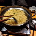 ばん鶏 - モツ鍋にはチャンポン麺の固定観念を覆す美味さ