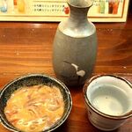 Yamajuu - 「いか塩辛」（132円）と「八鶴（燗酒）」（363円）