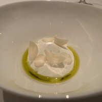 カンテサンス - カンテサンスのシグニチャー料理「山羊のミルクのババロア」