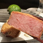 四季彩ダイニング　春 - 大山地鶏を一夜干しにしたものと雲仙ハムのハムカツ。