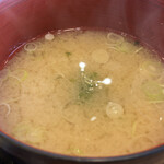 Isomaru Suisan - 刺身定食の味噌汁 うまい