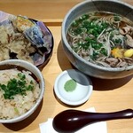 Hacchouya Eki No Kurato Yamaekiten - 舞茸天 肉そばと鶏五目の炊き込みご飯の膳 1100円税込
