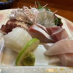 Kifune - 鯛、蛸、烏賊、ズリ(お腹の一番下の部位)、カンパチ、ハマチ
