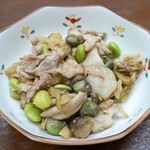 立ち呑み 輝 - ザーサイと枝豆炒め 350円