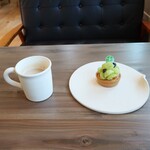 フルーツタルトソービー - カフェラテとタルト、合いすぎる