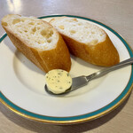Shefuteru Aki - セットのパン。しぇふ手作りハーブバター付き♡