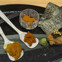 すし 福寿 - ウニ、ムラサキ、馬糞、塩水、この時期にしてはエグ味も無く美味しい！