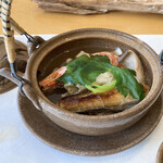 うちげの料理 八塩 - 海老と焼いた小魚と木の子の土瓶蒸し