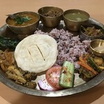 NEPALI CUISINE HUNGRY EYE Dine & Bar - 2022年ティハールセット（別角度）