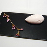 レーヌ デ プレ - 桜とヨーグルトのソルベ