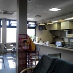 天山トロン温泉 - 喫茶部が向こうにあります