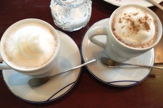Raphael - カプチーノとシナモンカプチーノ（右）
