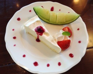 Raphael - レアチーズケーキ　フルーツ付でした