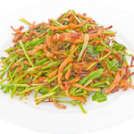102. Stir-fried pork with coriander and chili pepper in soy sauce