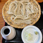 二葉屋 葉隠 - 風味豊かな蕎麦、季節だからか⁉️それとも、コレがスタンダードなのか。