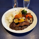 脱サラカレー 黒53 - グリルポークと素揚げ野菜のカレー ＋ 温泉たまご