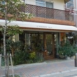 ラヴニュー - お店の外観