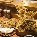 うどん 萬田次郎 - ごぼう天は２つもあるのよ