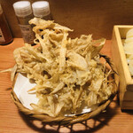 うどん 萬田次郎 - 大きくてビックリ！食物繊維の宝庫じゃー