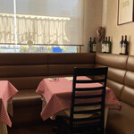 ビストロ ブランシェ - 店内の様子、落ち着いています