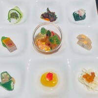 珞珈壹号 銀座店 - 前菜の九種類盛り合わせ