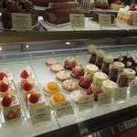 ラヴニュー - ケーキの陳列ケース