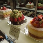 ラヴニュー - ケーキの陳列ケース