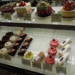ラヴニュー - ケーキの陳列ケース