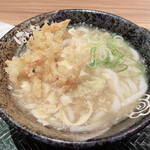 Hanamaru Udon - かき玉うどん(小)にかき揚げを少しずつ入れて食べる