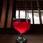 さじこよみ - 赤しそソーダ、炭酸は弱め