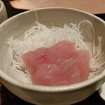 Sasuraibito - お通し：イナダ刺身