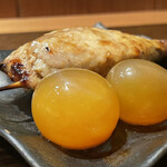 根津 焼鳥 照隅 - つくね燻製金柑