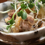 根津 焼鳥 照隅 - 皮とおたふくのポン酢