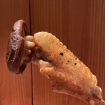 根津 焼鳥 照隅 - 手羽と原木椎茸