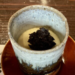 たでの葉 - 秋田県産 香茸の茶碗蒸し
      香茸と書きますからその香りの良さは松茸をも凌ぐのでは！
      ツキノワグマの後に茶碗蒸しで、一旦口をリセットできました。