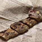 パンやきどころ RIKI - クランベリーとクルミのバトン ¥350