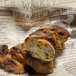 パンやきどころ RIKI - パンチェッタとセミドライトマトチェダーチーズのスティック ¥300