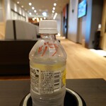 神馬の湯 売店 - 大山山麓天然水ミライズ(150円)買ったら専用冷蔵庫に入れる前に自分のものと分かるように名前を書きましょう